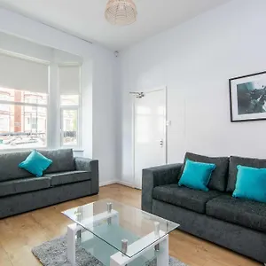 Spacious 4 Bed With Parking Near City Centre - 184 Gregory House Holiday home Nottingham