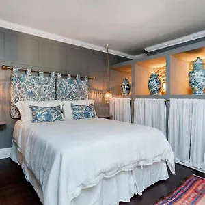 Central Luxury Garden Free Parking Apartment Bath